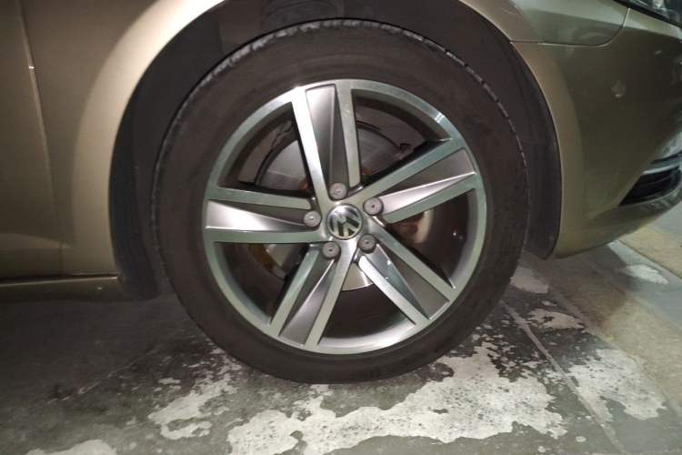 Used Volkswagen FAW-Volkswagen CC 2015 1.8TSI Luxury Model Right Front Wheel Hub