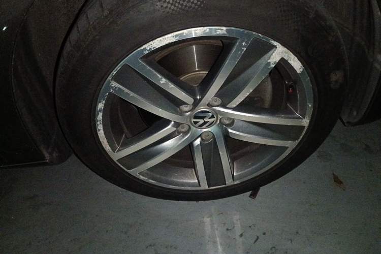 Used Volkswagen FAW-Volkswagen CC 2015 1.8TSI Luxury Model Right Front Wheel Hub