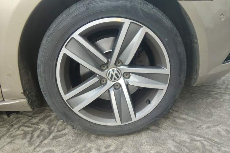 Used Volkswagen FAW-Volkswagen CC 2015 1.8TSI Luxury Model Right Front Wheel Hub