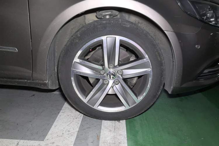 Used Volkswagen FAW-Volkswagen CC 2015 1.8TSI Luxury Model Right Front Wheel Hub