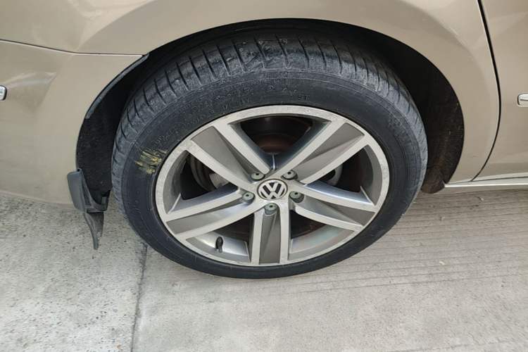 Used Volkswagen FAW-Volkswagen CC 2015 1.8TSI Luxury Model Right Rear Wheel Hub