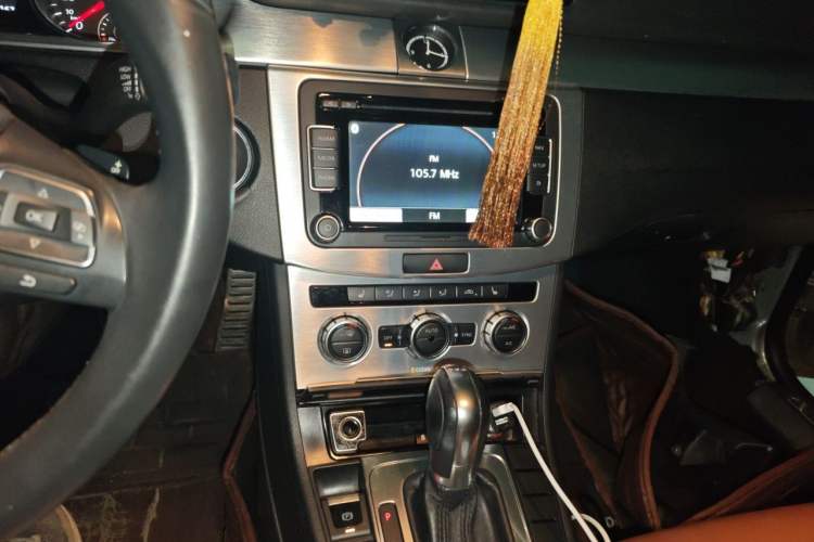 Used Volkswagen FAW-Volkswagen CC 2015 2.0 TSI Luxury Model Audio And AC Panel