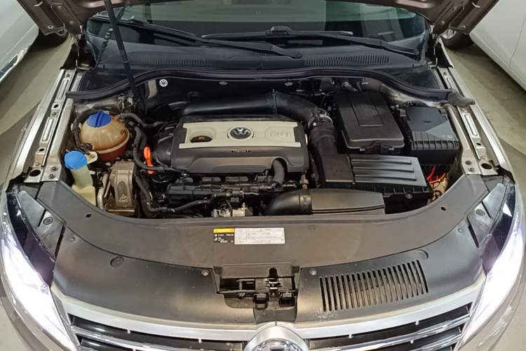 Used Volkswagen FAW-Volkswagen CC 2015 1.8TSI Luxury Model Engine Bay