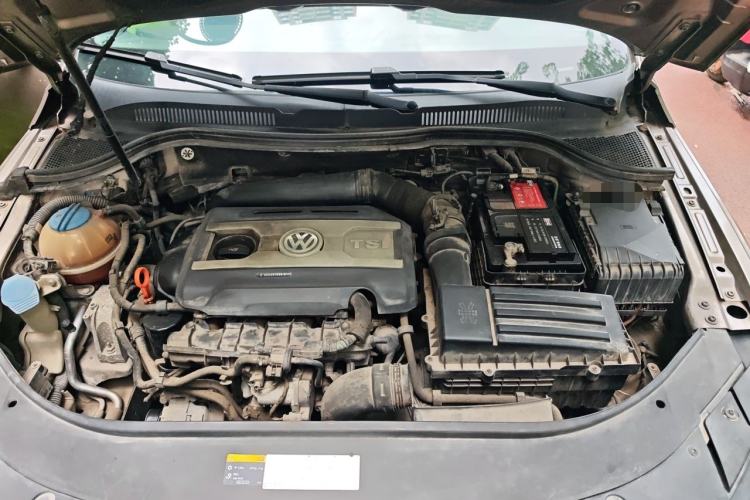 Used Volkswagen FAW-Volkswagen CC 2015 1.8TSI Luxury Model Engine Bay
