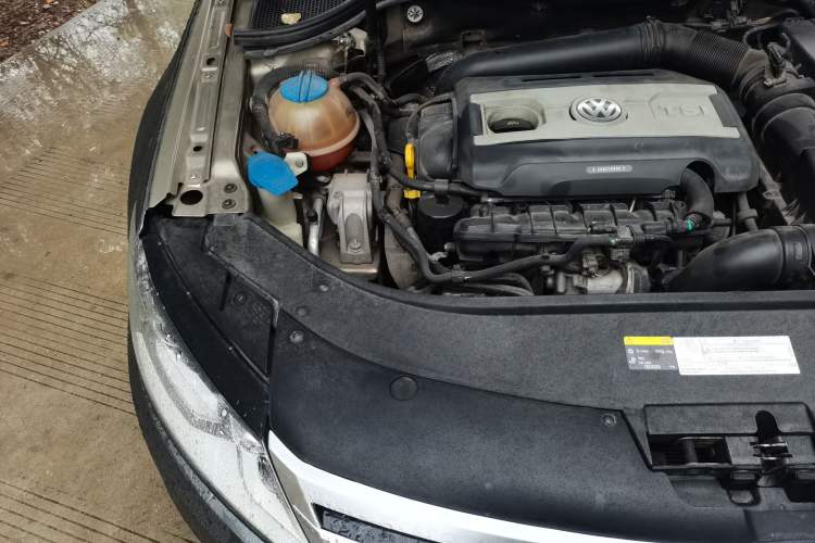 Used Volkswagen FAW-Volkswagen CC 2015 2.0 TSI Luxury Model Engine Bay Right