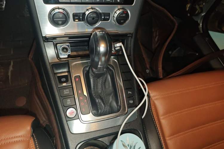 Used Volkswagen FAW-Volkswagen CC 2015 2.0 TSI Luxury Model Gear Lever