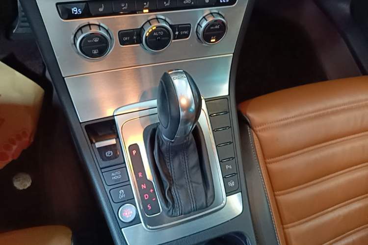 Used Volkswagen FAW-Volkswagen CC 2015 1.8TSI Luxury Model Gear Lever