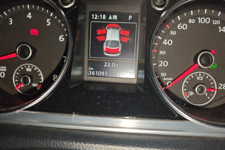 Used Volkswagen FAW-Volkswagen CC 2015 2.0 TSI Luxury Model Odometer Close Up