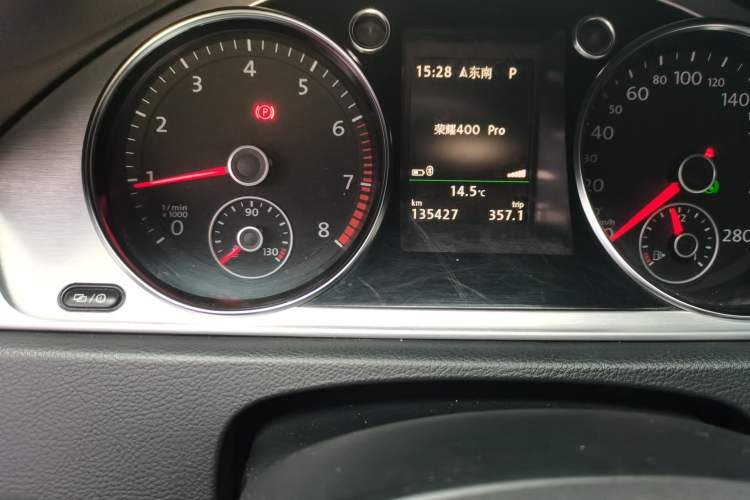 Used Volkswagen FAW-Volkswagen CC 2015 2.0 TSI Luxury Model Odometer Close Up