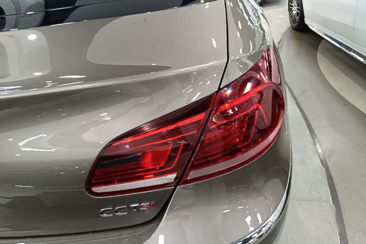 Used Volkswagen FAW-Volkswagen CC 2015 1.8TSI Luxury Model Right Rear Taillight