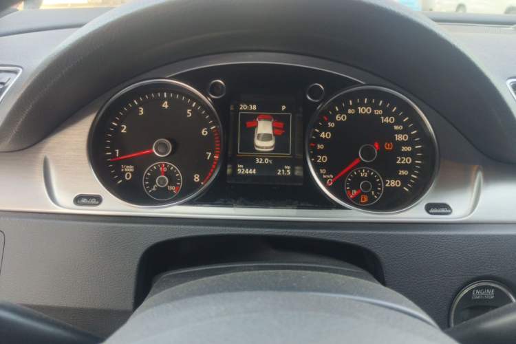 Used Volkswagen FAW-Volkswagen CC 2015 1.8TSI Luxury Model Odometer Close Up
