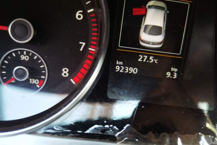 Used Volkswagen FAW-Volkswagen CC 2015 1.8TSI Luxury Model Odometer Close Up
