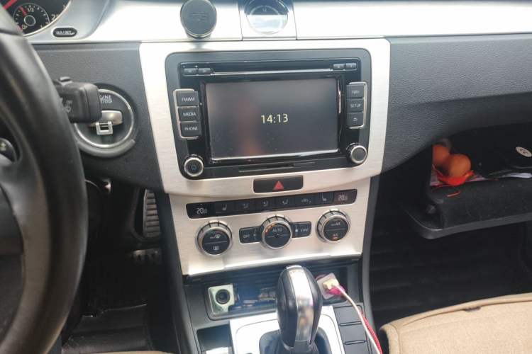 Used Volkswagen FAW-Volkswagen CC 2015 1.8TSI Luxury Model Audio And AC Panel
