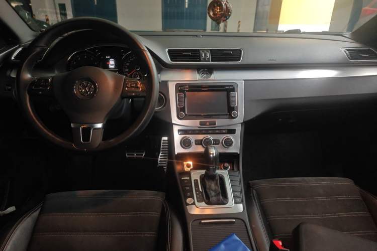 Used Volkswagen FAW-Volkswagen CC 2015 1.8TSI Luxury Model Center Console