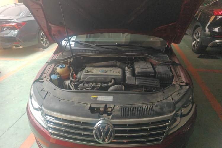 Used Volkswagen FAW-Volkswagen CC 2015 1.8TSI Luxury Model Engine Bay