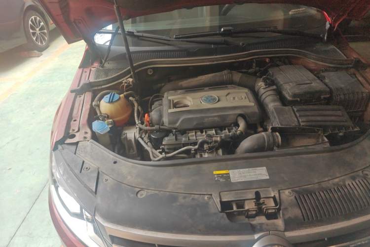 Used Volkswagen FAW-Volkswagen CC 2015 1.8TSI Luxury Model Engine Bay Right