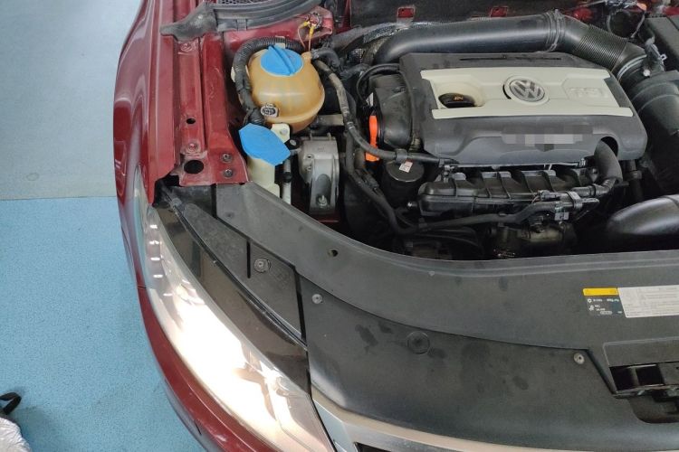 Used Volkswagen FAW-Volkswagen CC 2015 2.0 TSI Luxury Model Engine Bay Right