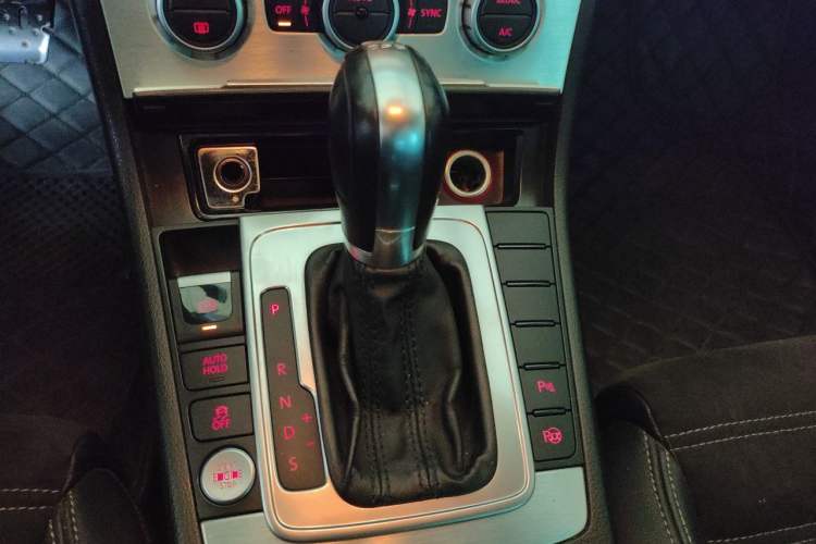 Used Volkswagen FAW-Volkswagen CC 2015 2.0 TSI Luxury Model Gear Lever