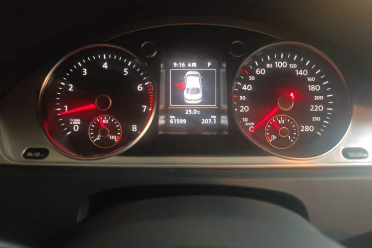 Used Volkswagen FAW-Volkswagen CC 2015 1.8TSI Luxury Model Odometer Close Up