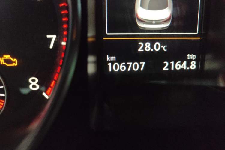 Used Volkswagen FAW-Volkswagen CC 2015 2.0 TSI Luxury Model Odometer Close Up