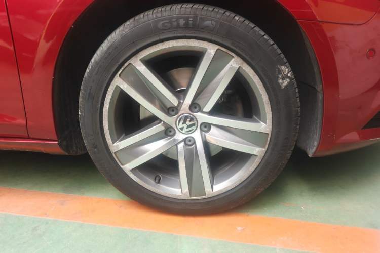 Used Volkswagen FAW-Volkswagen CC 2015 1.8TSI Luxury Model Right Front Wheel Hub