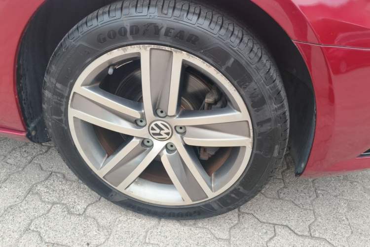 Used Volkswagen FAW-Volkswagen CC 2015 1.8TSI Luxury Model Right Front Wheel Hub
