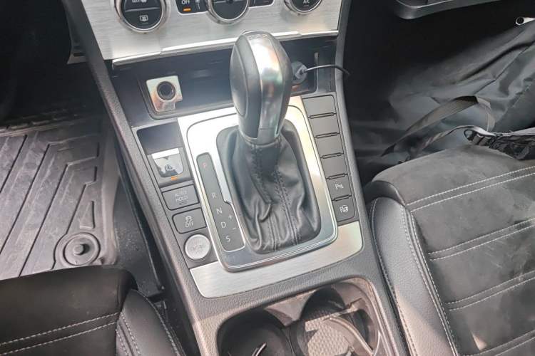 Used Volkswagen FAW-Volkswagen CC 2015 2.0 TSI Luxury Model Gear Lever