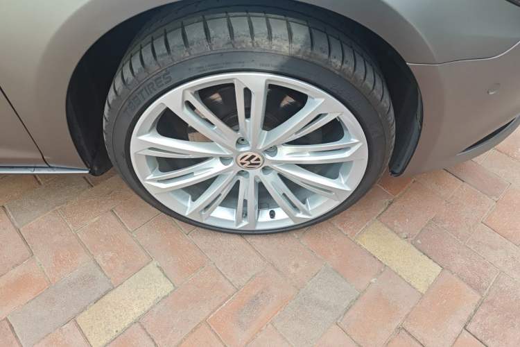 Used Volkswagen FAW-Volkswagen CC 2015 2.0 TSI Luxury Model Right Front Wheel Hub