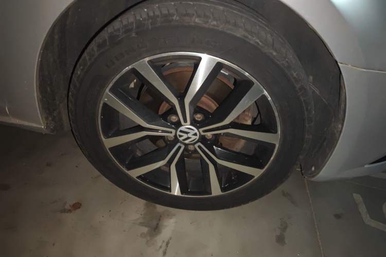 Used Volkswagen FAW-Volkswagen CC 2015 1.8TSI Prestige Model Right Front Wheel Hub