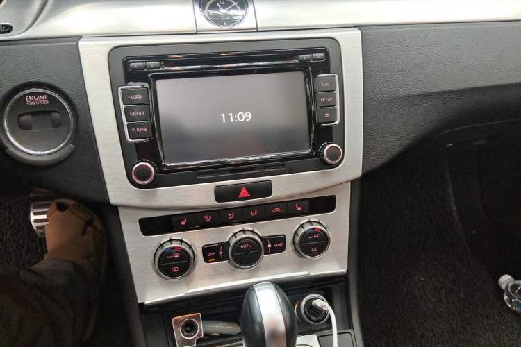 Used Volkswagen FAW-Volkswagen CC 2015 1.8TSI Luxury Model Audio And AC Panel