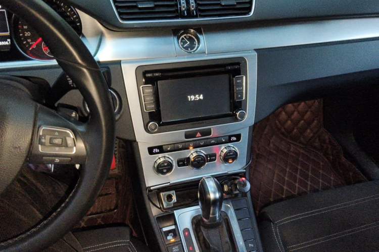Used Volkswagen FAW-Volkswagen CC 2015 1.8TSI Luxury Model Audio And AC Panel
