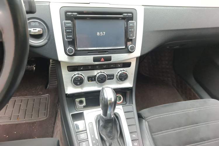 Used Volkswagen FAW-Volkswagen CC 2015 1.8TSI Luxury Model Audio And AC Panel