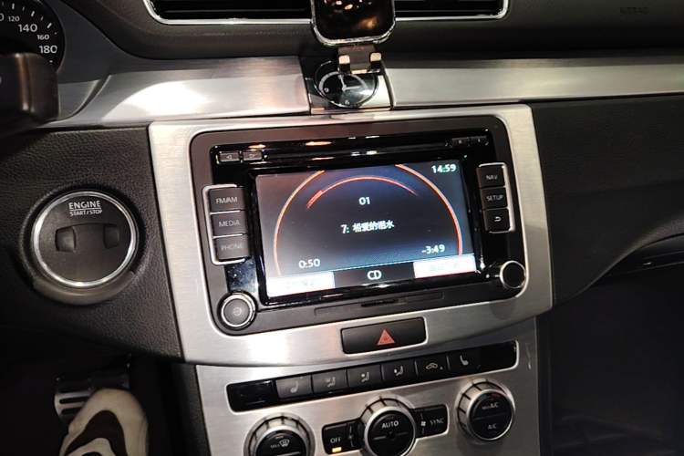 Used Volkswagen FAW-Volkswagen CC 2015 1.8TSI Luxury Model Audio And AC Panel