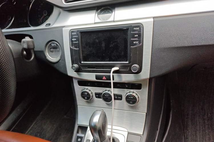 Used Volkswagen FAW-Volkswagen CC 2015 2.0 TSI Luxury Model Audio And AC Panel