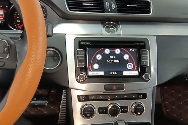Used Volkswagen FAW-Volkswagen CC 2015 1.8TSI Luxury Model Audio And AC Panel