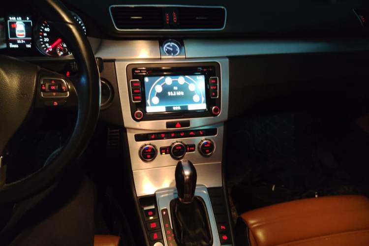 Used Volkswagen FAW-Volkswagen CC 2015 1.8TSI Luxury Model Audio And AC Panel