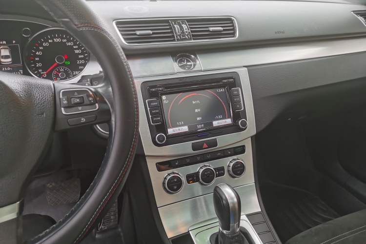 Used Volkswagen FAW-Volkswagen CC 2015 1.8TSI Luxury Model Audio And AC Panel
