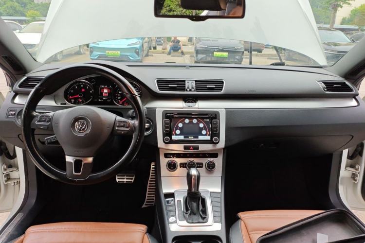 Used Volkswagen FAW-Volkswagen CC 2015 1.8TSI Luxury Model Center Console