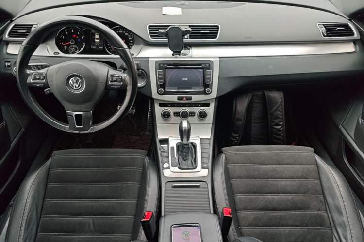 Used Volkswagen FAW-Volkswagen CC 2015 1.8TSI Luxury Model Center Console
