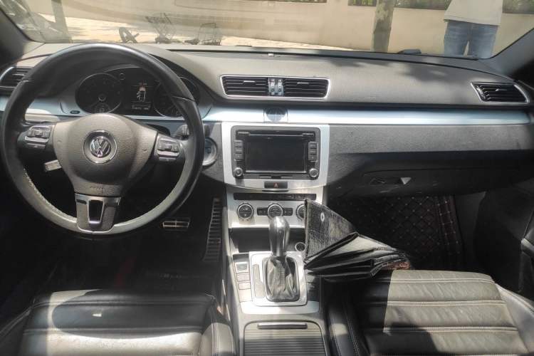 Used Volkswagen FAW-Volkswagen CC 2015 1.8TSI Prestige Model Center Console