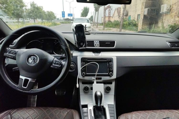 Used Volkswagen FAW-Volkswagen CC 2015 1.8TSI Luxury Model Center Console