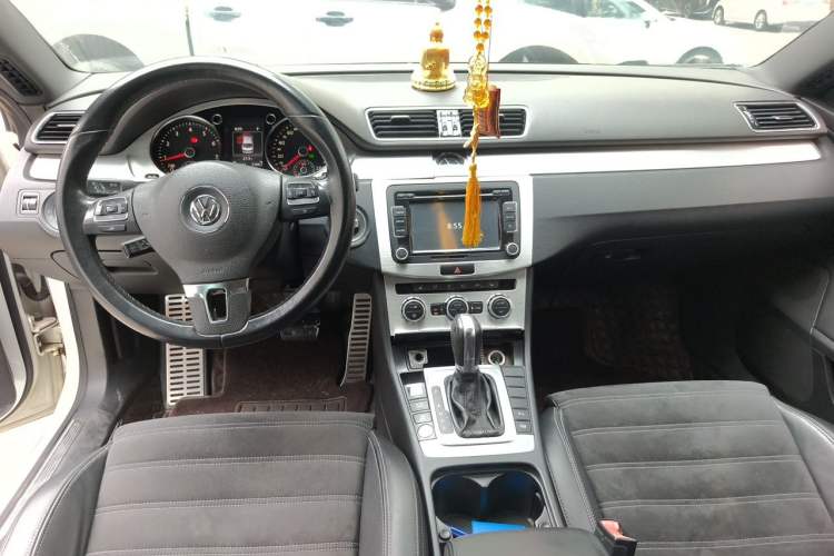 Used Volkswagen FAW-Volkswagen CC 2015 1.8TSI Luxury Model Center Console