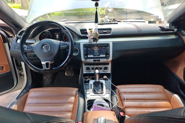 Used Volkswagen FAW-Volkswagen CC 2015 1.8TSI Luxury Model Center Console