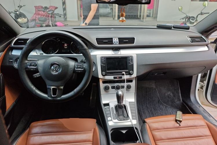 Used Volkswagen FAW-Volkswagen CC 2015 2.0 TSI Luxury Model Center Console