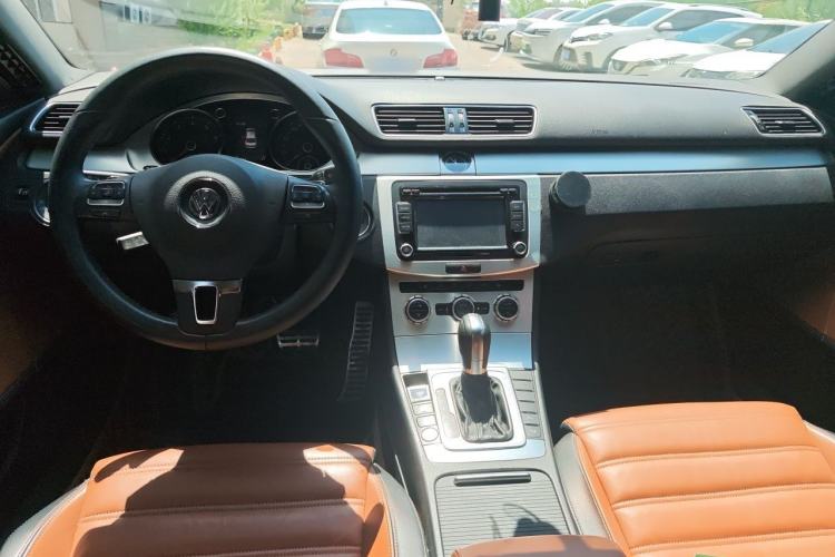 Used Volkswagen FAW-Volkswagen CC 2015 1.8TSI Luxury Model Center Console