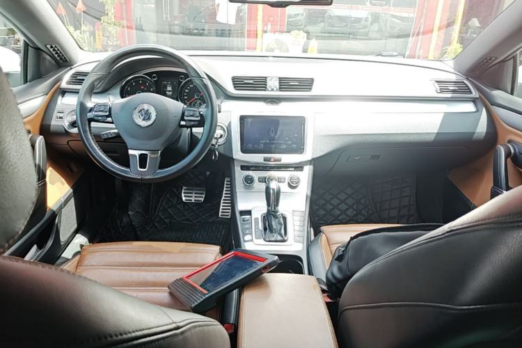 Used Volkswagen FAW-Volkswagen CC 2015 1.8TSI Luxury Model Center Console