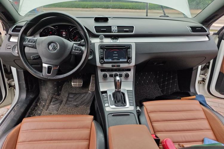 Used Volkswagen FAW-Volkswagen CC 2015 1.8TSI Luxury Model Center Console