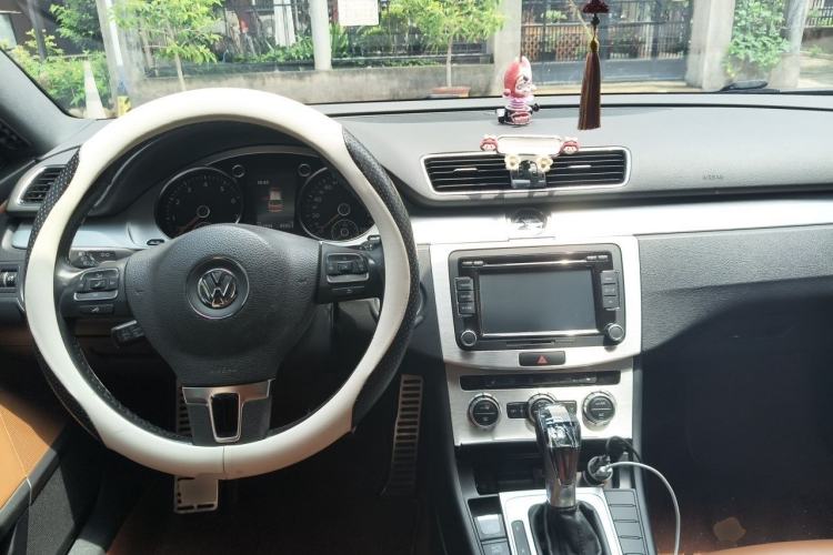 Used Volkswagen FAW-Volkswagen CC 2015 1.8TSI Luxury Model Center Console