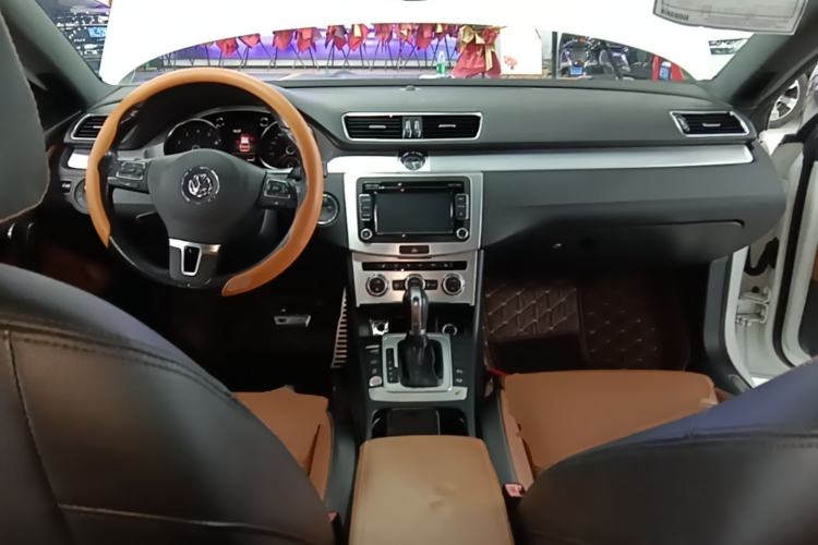 Used Volkswagen FAW-Volkswagen CC 2015 1.8TSI Luxury Model Center Console