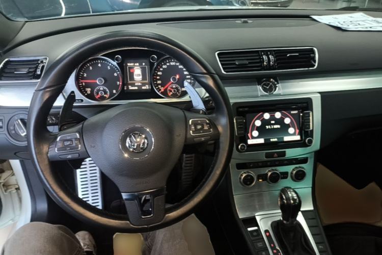 Used Volkswagen FAW-Volkswagen CC 2015 1.8TSI Luxury Model Center Console